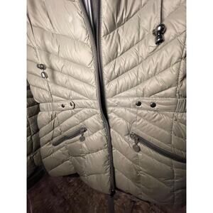 Bernardo quilted down puffer jacket Olive green hood pockets mid-length Sz M